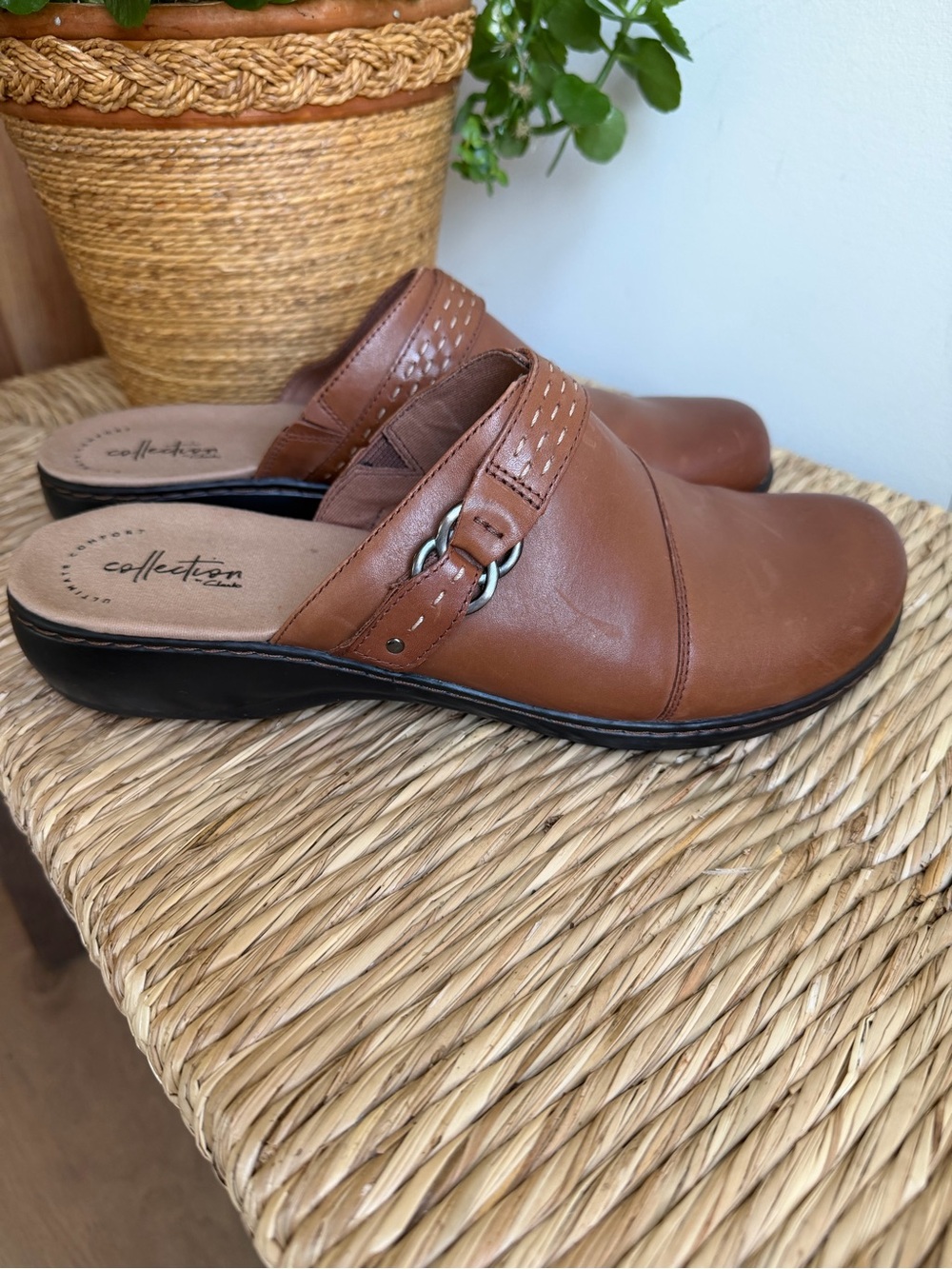 Clarks Leisa Sadie  Brown Leather Slip-On Mule with Buckle Accent Size 11